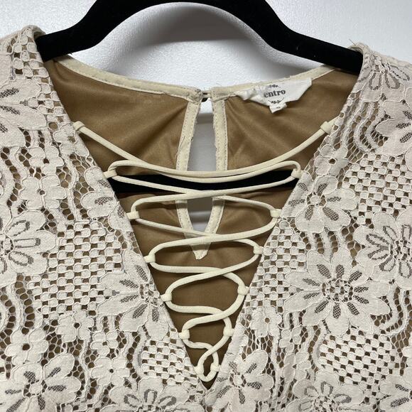 Entro Cream Lace Bell Sleeve Floral Blouse Womens Size Small Scalloped Hem Top - Picture 5 of 7